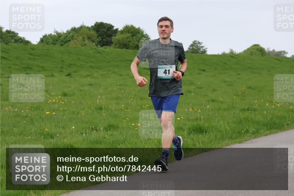 04.05.2025 - 8. Wedeler Halbmarathon Lena Gebhardt http://msf.ph/oto/7842445 04.05.2025 12:15:19 Laufen 41 meine-sportfotos.de