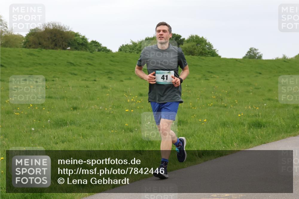04.05.2025 - 8. Wedeler Halbmarathon Lena Gebhardt http://msf.ph/oto/7842446 04.05.2025 12:15:20 Laufen 41 meine-sportfotos.de