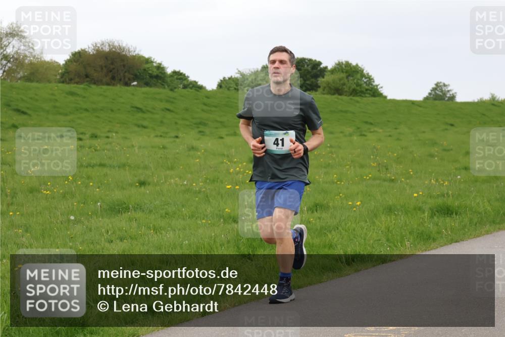 04.05.2025 - 8. Wedeler Halbmarathon Lena Gebhardt http://msf.ph/oto/7842448 04.05.2025 12:15:20 Laufen 41 meine-sportfotos.de