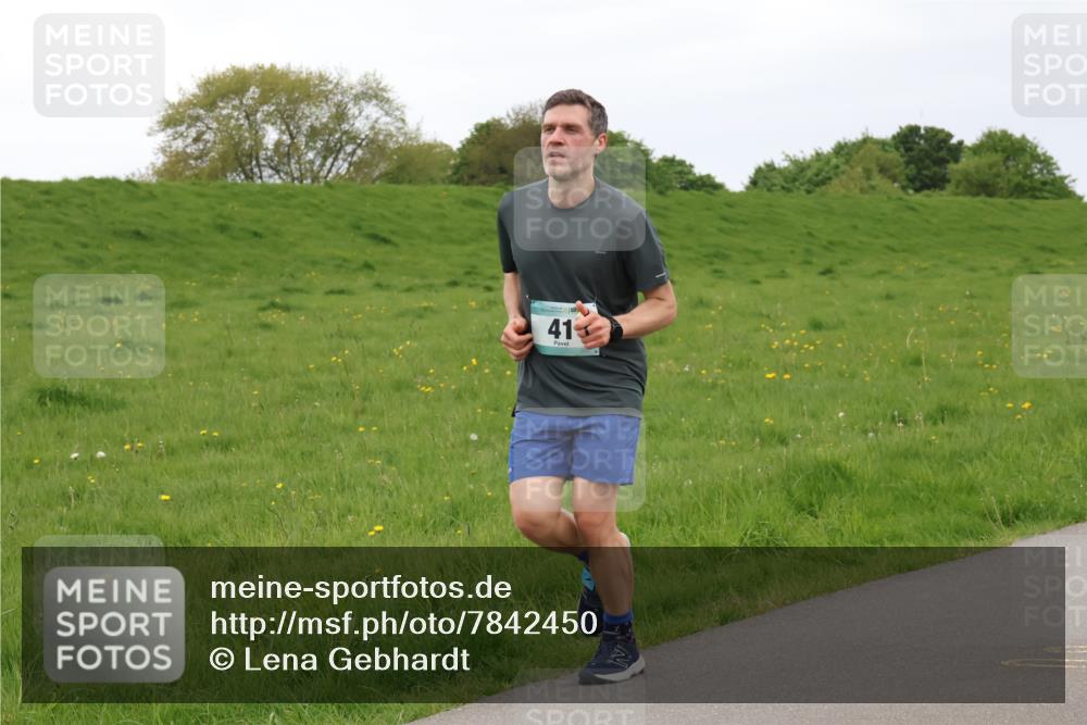 04.05.2025 - 8. Wedeler Halbmarathon Lena Gebhardt http://msf.ph/oto/7842450 04.05.2025 12:15:21 Laufen 41 meine-sportfotos.de