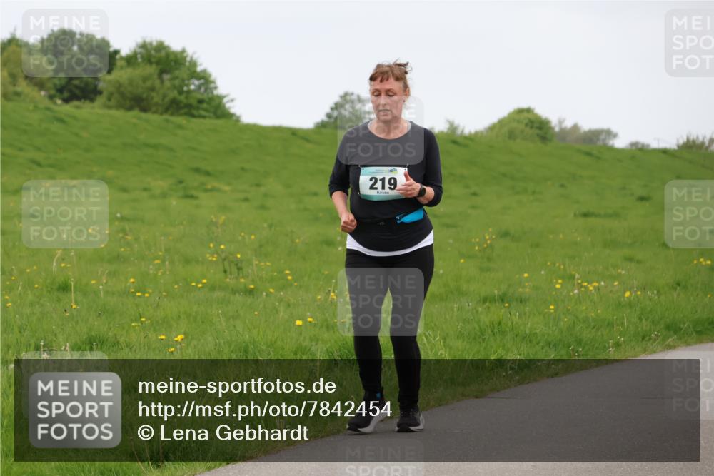 04.05.2025 - 8. Wedeler Halbmarathon Lena Gebhardt http://msf.ph/oto/7842454 04.05.2025 12:15:40 Laufen 219 meine-sportfotos.de