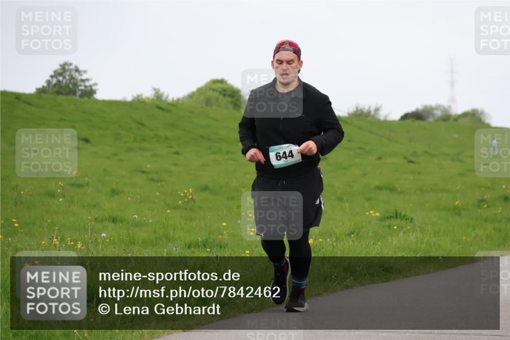 04.05.2025 - 8. Wedeler Halbmarathon Lena Gebhardt http://msf.ph/oto/7842462 04.05.2025 12:17:17 Laufen 644 meine-sportfotos.de