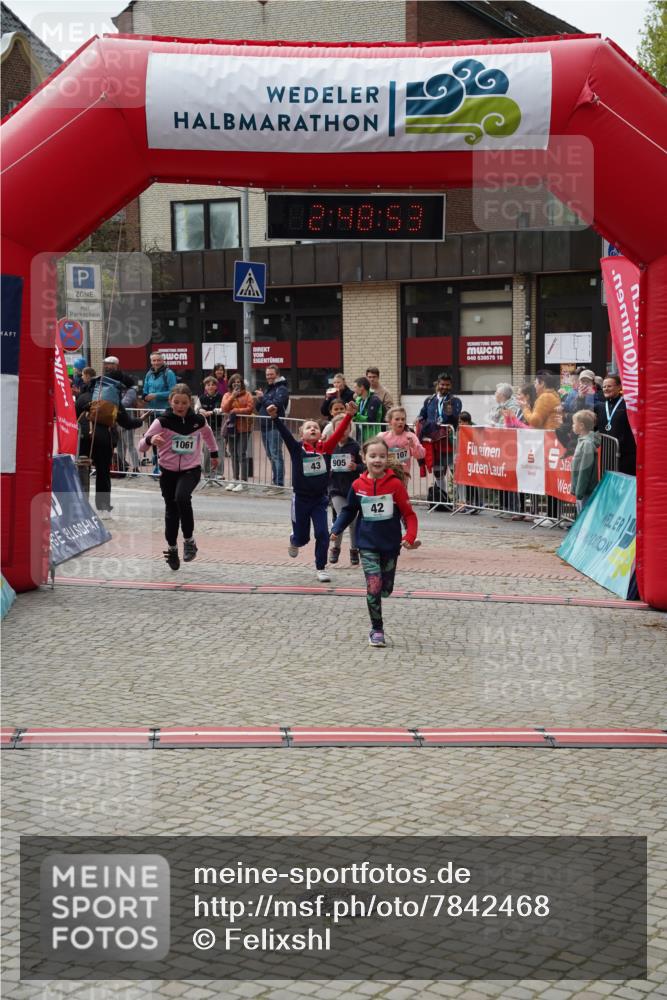 04.05.2025 - 8. Wedeler Halbmarathon Felixshl http://msf.ph/oto/7842468 04.05.2025 12:48:51 Ziel 42, 43, 857, 905, 1061, 1069, 1107, 1172 meine-sportfotos.de