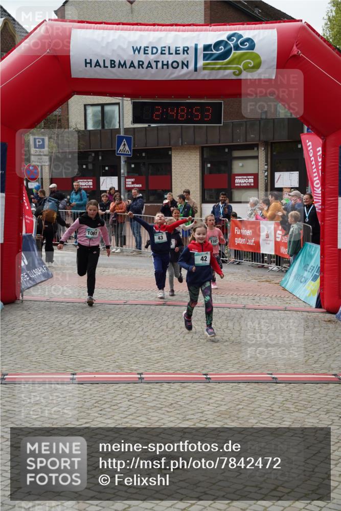04.05.2025 - 8. Wedeler Halbmarathon Felixshl http://msf.ph/oto/7842472 04.05.2025 12:48:51 Ziel 42, 43, 857, 905, 1061, 1069, 1107, 1172 meine-sportfotos.de
