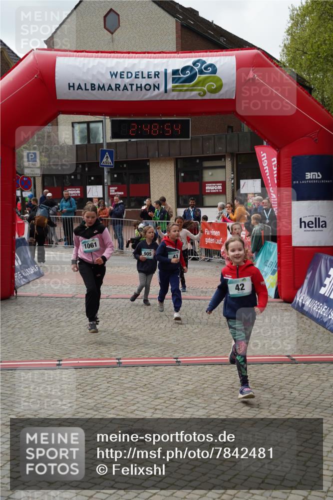 04.05.2025 - 8. Wedeler Halbmarathon Felixshl http://msf.ph/oto/7842481 04.05.2025 12:48:52 Ziel 42, 43, 857, 905, 1061, 1069, 1107 meine-sportfotos.de