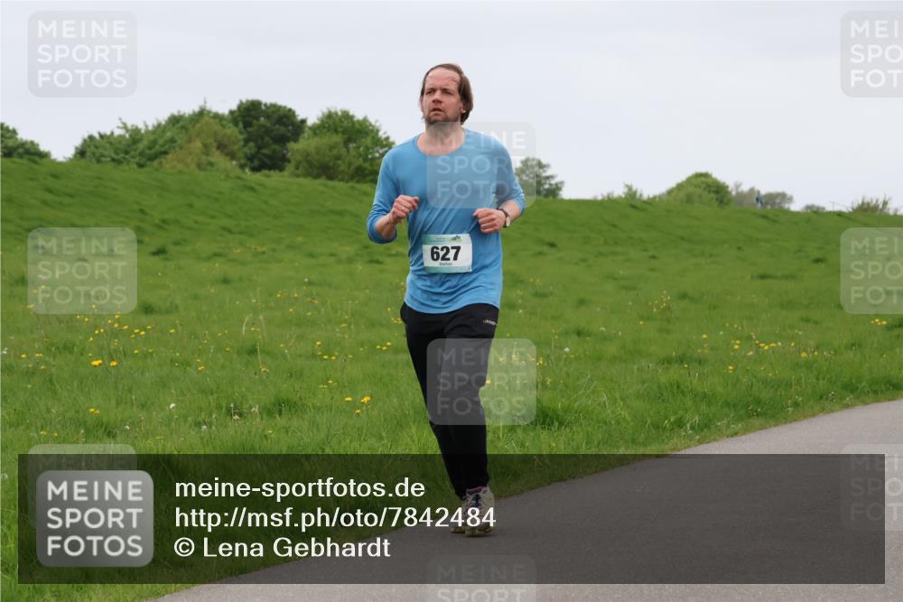 04.05.2025 - 8. Wedeler Halbmarathon Lena Gebhardt http://msf.ph/oto/7842484 04.05.2025 12:17:51 Laufen 627 meine-sportfotos.de