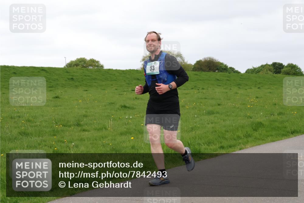 04.05.2025 - 8. Wedeler Halbmarathon Lena Gebhardt http://msf.ph/oto/7842493 04.05.2025 12:18:21 Laufen 53 meine-sportfotos.de