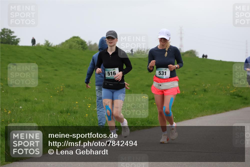 04.05.2025 - 8. Wedeler Halbmarathon Lena Gebhardt http://msf.ph/oto/7842494 04.05.2025 12:19:34 Laufen 516, 531, 63 meine-sportfotos.de