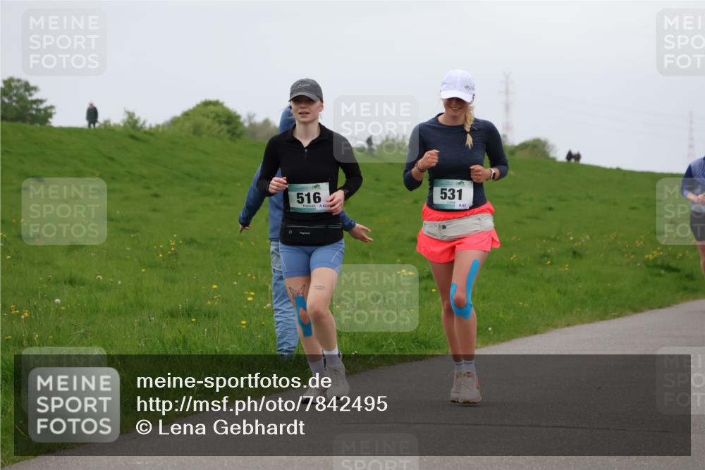 04.05.2025 - 8. Wedeler Halbmarathon Lena Gebhardt http://msf.ph/oto/7842495 04.05.2025 12:19:34 Laufen 0, 516, 62, 531 meine-sportfotos.de