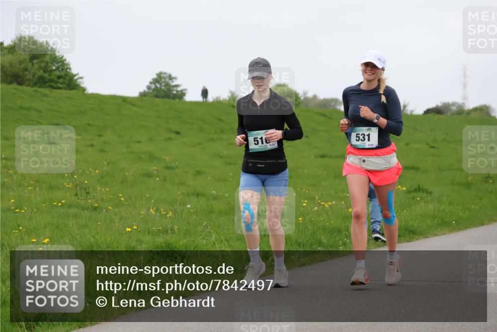 04.05.2025 - 8. Wedeler Halbmarathon Lena Gebhardt http://msf.ph/oto/7842497 04.05.2025 12:19:35 Laufen 516, 531 meine-sportfotos.de