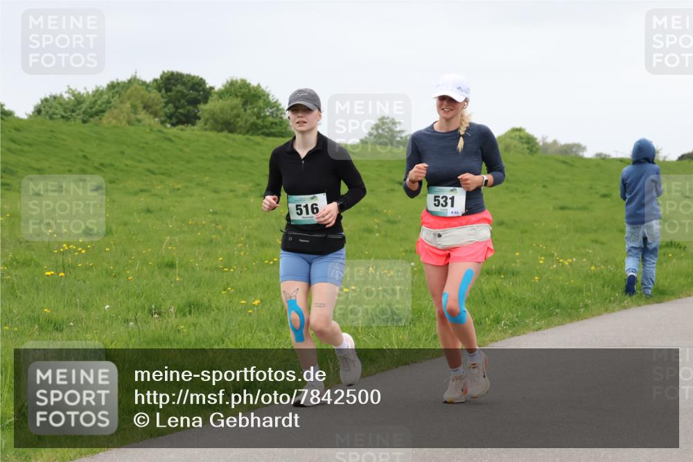04.05.2025 - 8. Wedeler Halbmarathon Lena Gebhardt http://msf.ph/oto/7842500 04.05.2025 12:19:36 Laufen 516, 531, 63 meine-sportfotos.de