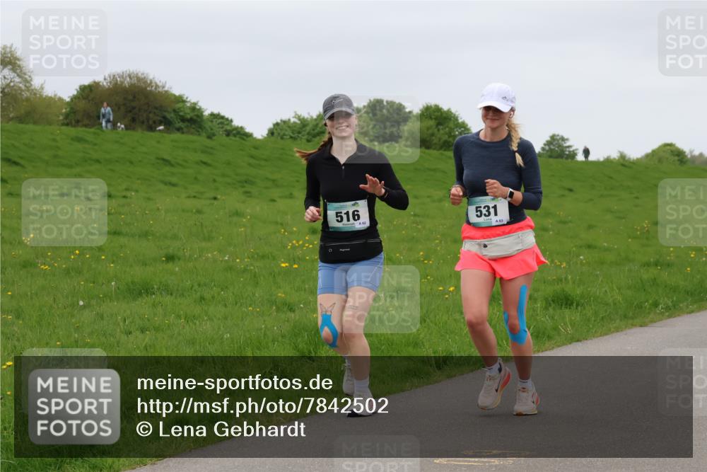 04.05.2025 - 8. Wedeler Halbmarathon Lena Gebhardt http://msf.ph/oto/7842502 04.05.2025 12:19:37 Laufen 516, 531, 63 meine-sportfotos.de