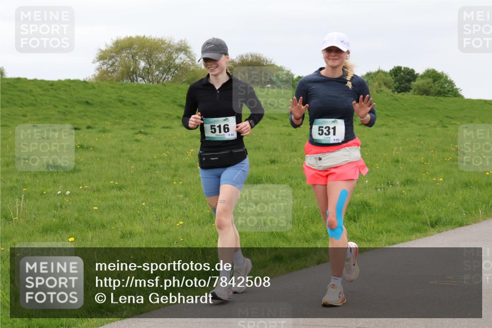 04.05.2025 - 8. Wedeler Halbmarathon Lena Gebhardt http://msf.ph/oto/7842508 04.05.2025 12:19:39 Laufen 516, 62, 531, 63 meine-sportfotos.de