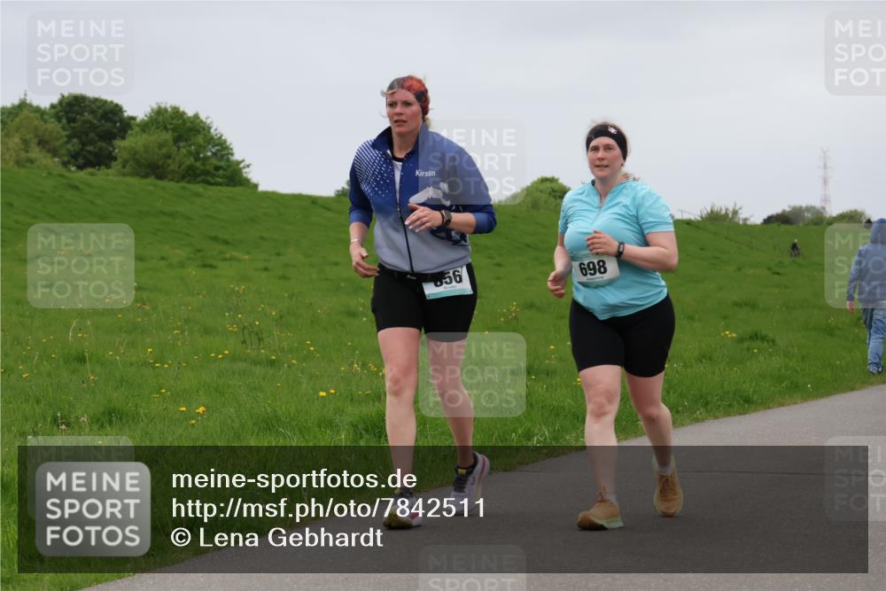 04.05.2025 - 8. Wedeler Halbmarathon Lena Gebhardt http://msf.ph/oto/7842511 04.05.2025 12:19:45 Laufen 856, 698 meine-sportfotos.de