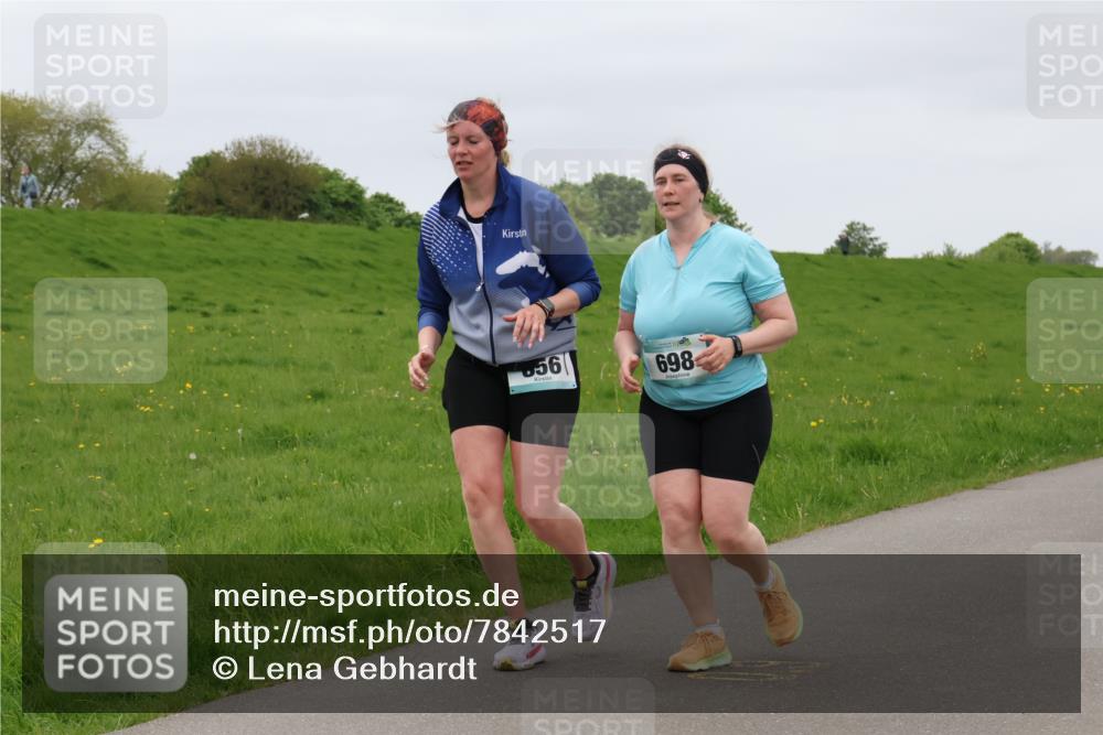 04.05.2025 - 8. Wedeler Halbmarathon Lena Gebhardt http://msf.ph/oto/7842517 04.05.2025 12:19:48 Laufen 56, 698 meine-sportfotos.de