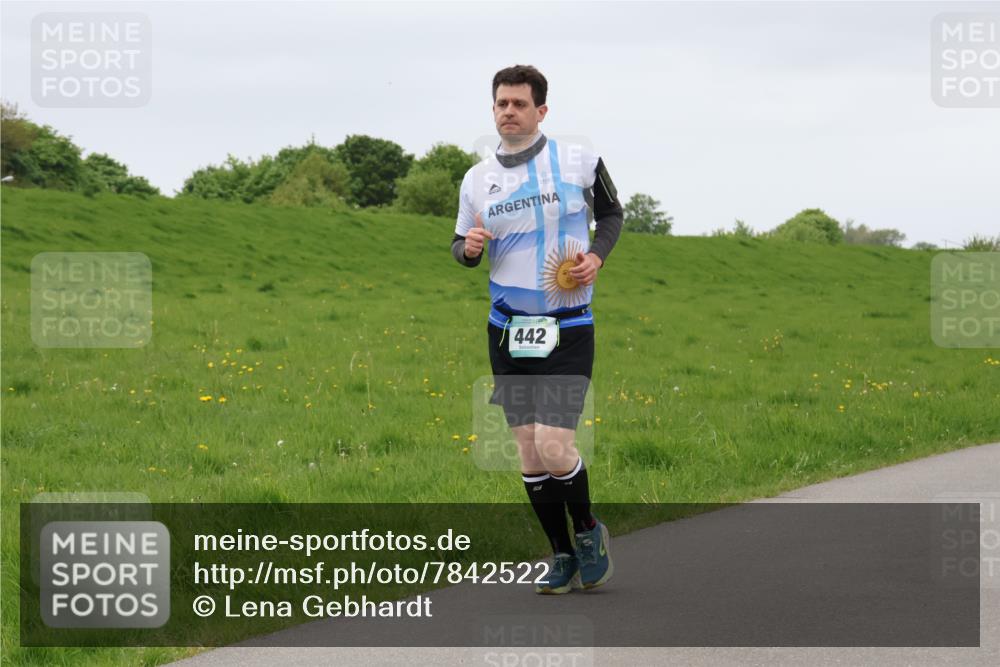 04.05.2025 - 8. Wedeler Halbmarathon Lena Gebhardt http://msf.ph/oto/7842522 04.05.2025 12:19:55 Laufen 442 meine-sportfotos.de