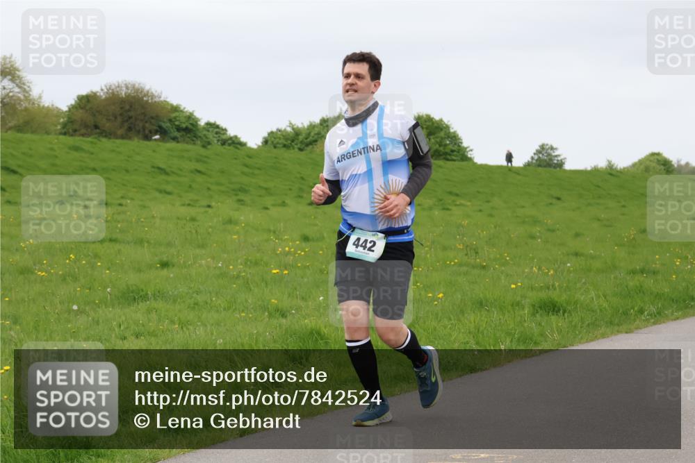 04.05.2025 - 8. Wedeler Halbmarathon Lena Gebhardt http://msf.ph/oto/7842524 04.05.2025 12:19:55 Laufen 442 meine-sportfotos.de