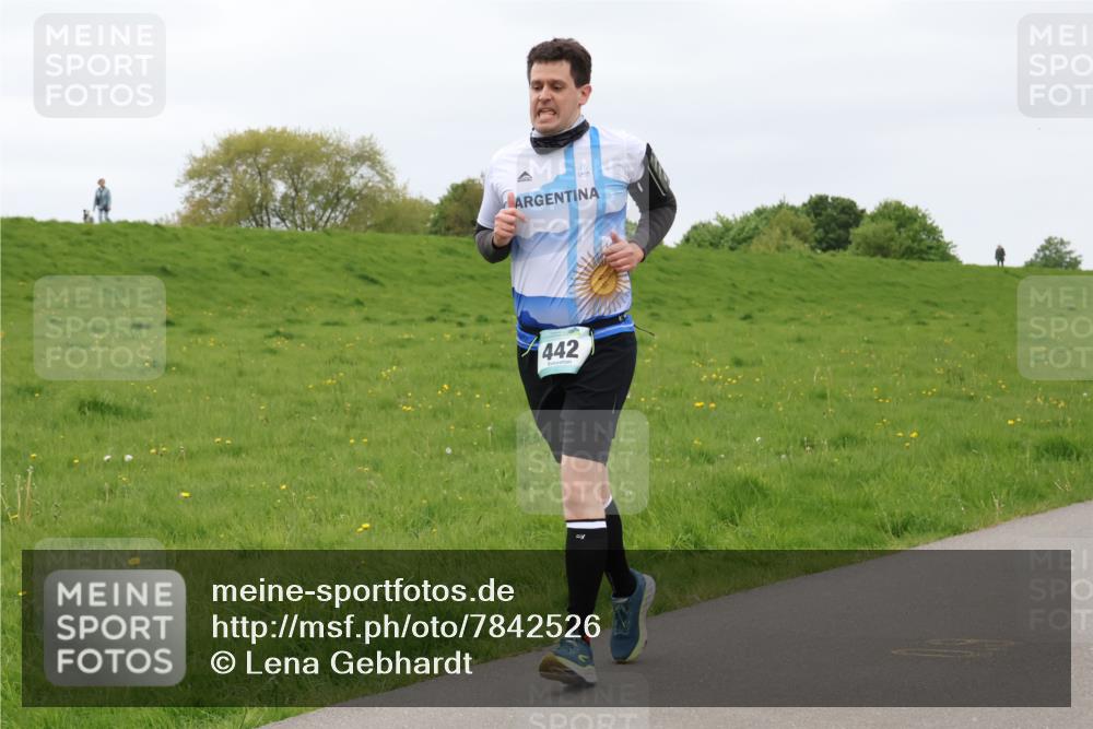 04.05.2025 - 8. Wedeler Halbmarathon Lena Gebhardt http://msf.ph/oto/7842526 04.05.2025 12:19:56 Laufen 442 meine-sportfotos.de
