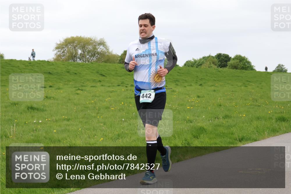04.05.2025 - 8. Wedeler Halbmarathon Lena Gebhardt http://msf.ph/oto/7842527 04.05.2025 12:19:57 Laufen 442 meine-sportfotos.de