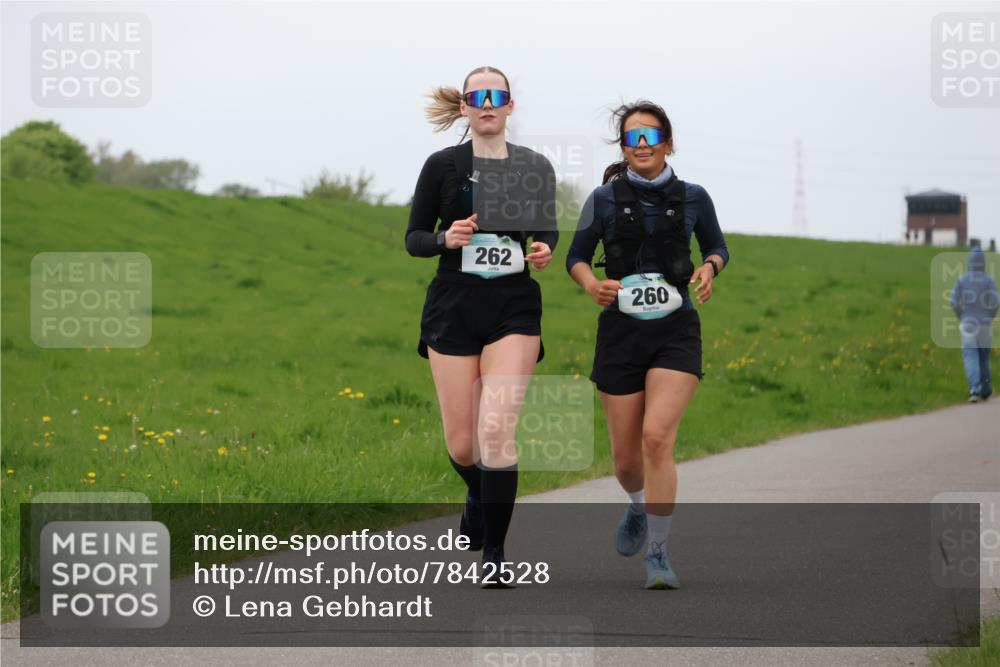 04.05.2025 - 8. Wedeler Halbmarathon Lena Gebhardt http://msf.ph/oto/7842528 04.05.2025 12:20:12 Laufen 262, 260 meine-sportfotos.de