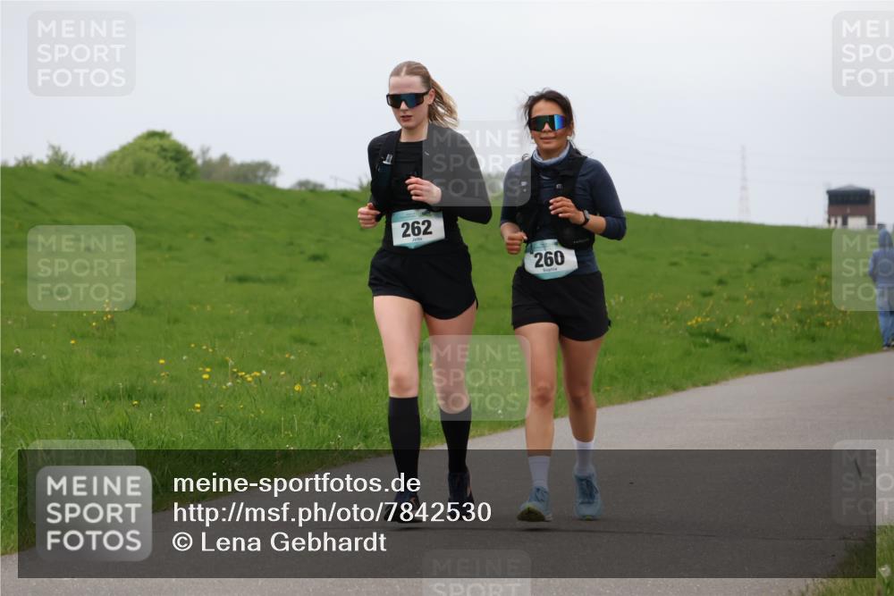 04.05.2025 - 8. Wedeler Halbmarathon Lena Gebhardt http://msf.ph/oto/7842530 04.05.2025 12:20:13 Laufen 262, 260 meine-sportfotos.de