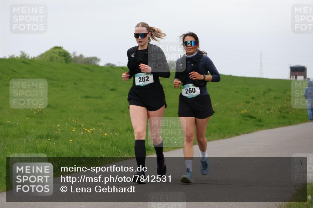 04.05.2025 - 8. Wedeler Halbmarathon Lena Gebhardt http://msf.ph/oto/7842531 04.05.2025 12:20:13 Laufen 262, 260 meine-sportfotos.de