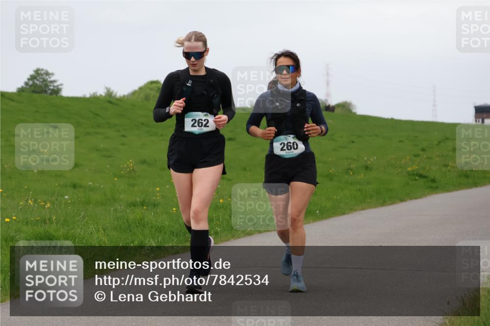 04.05.2025 - 8. Wedeler Halbmarathon Lena Gebhardt http://msf.ph/oto/7842534 04.05.2025 12:20:14 Laufen 262, 260 meine-sportfotos.de