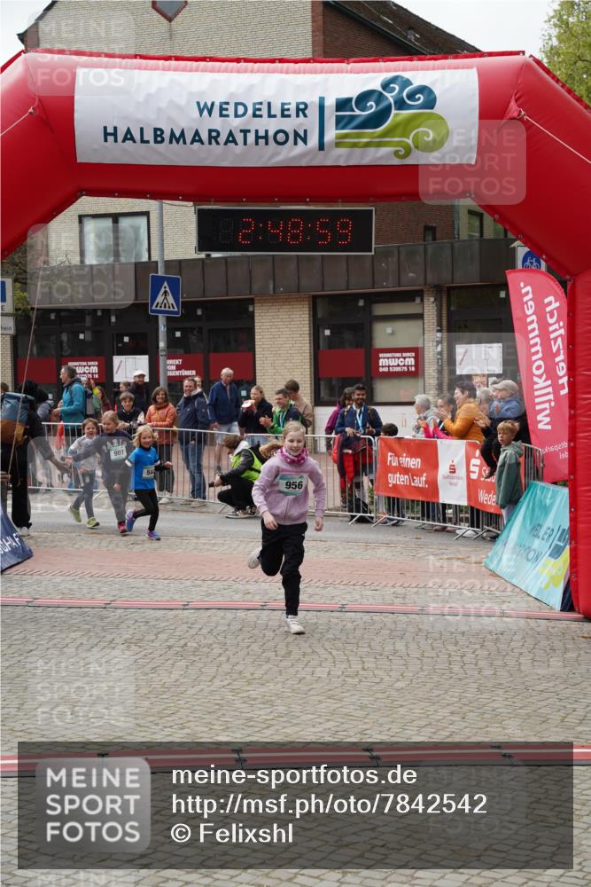 04.05.2025 - 8. Wedeler Halbmarathon Felixshl http://msf.ph/oto/7842542 04.05.2025 12:48:57 Ziel 15, 43, 544, 905, 907, 956, 1061, 1069, 1107 meine-sportfotos.de