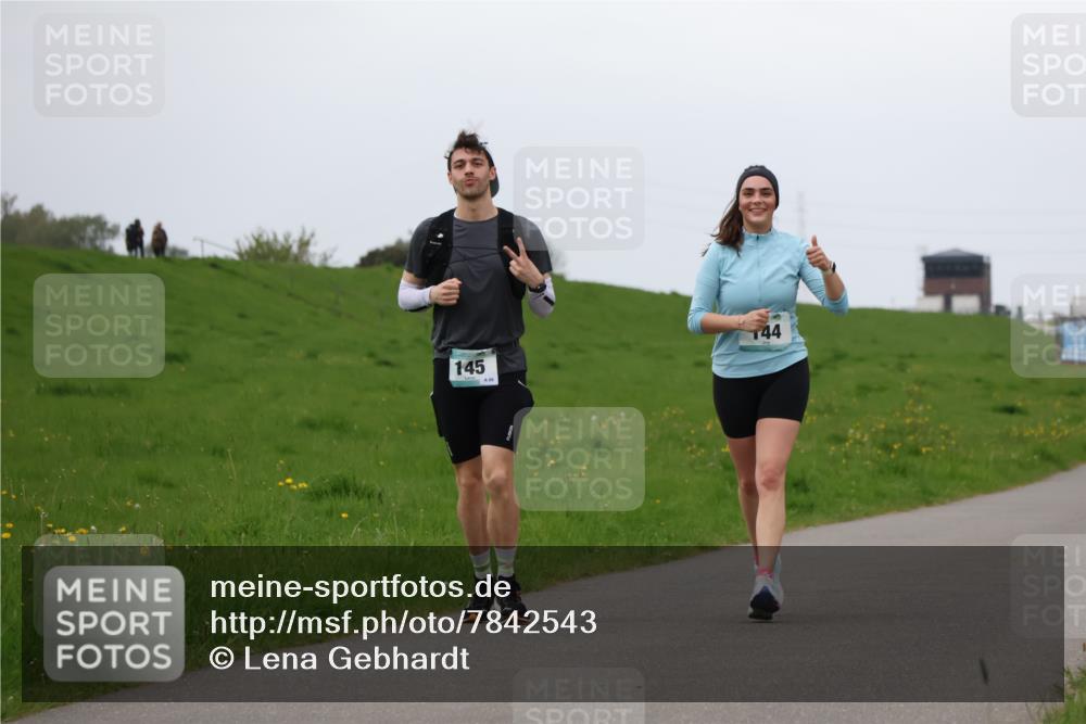04.05.2025 - 8. Wedeler Halbmarathon Lena Gebhardt http://msf.ph/oto/7842543 04.05.2025 12:21:45 Laufen 145, 144 meine-sportfotos.de