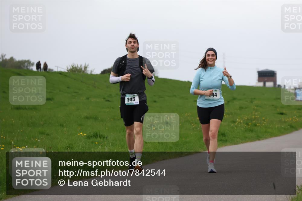 04.05.2025 - 8. Wedeler Halbmarathon Lena Gebhardt http://msf.ph/oto/7842544 04.05.2025 12:21:45 Laufen 145, 44 meine-sportfotos.de