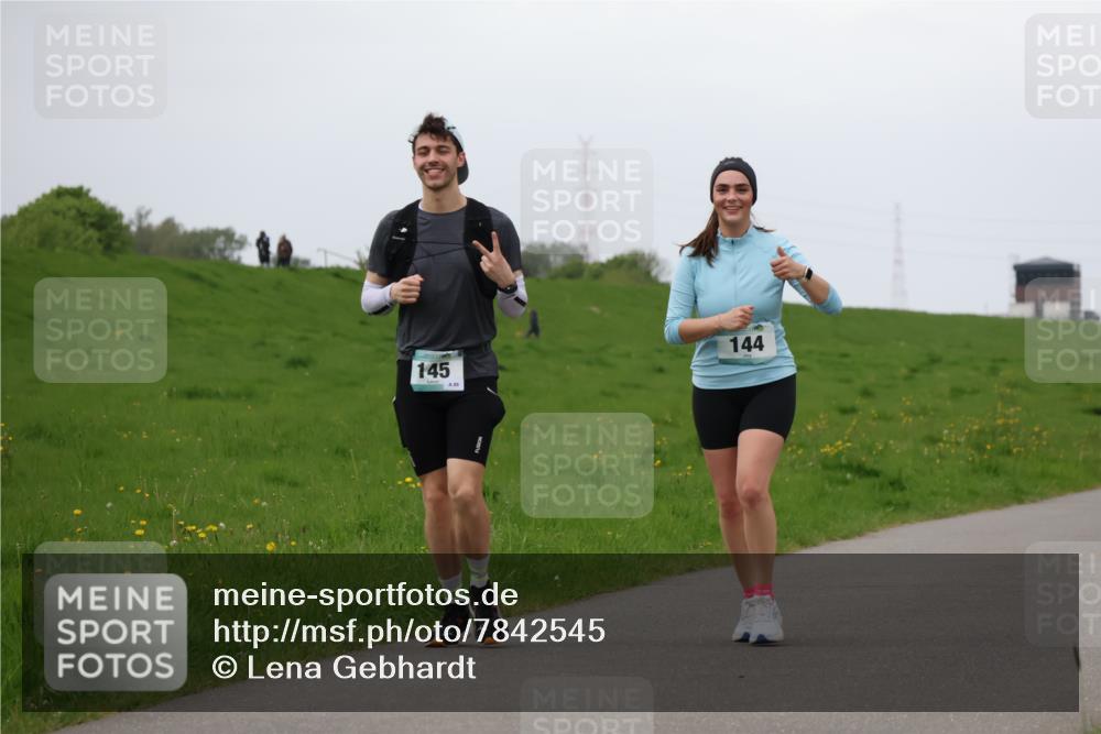 04.05.2025 - 8. Wedeler Halbmarathon Lena Gebhardt http://msf.ph/oto/7842545 04.05.2025 12:21:47 Laufen 145, 89, 144, 9 meine-sportfotos.de