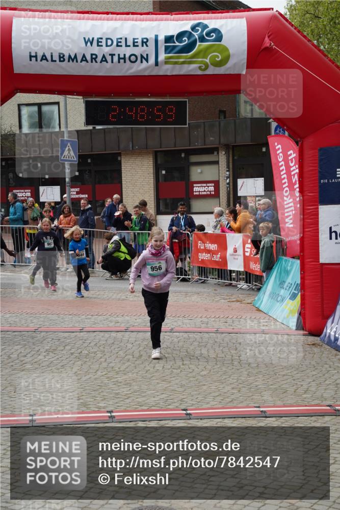 04.05.2025 - 8. Wedeler Halbmarathon Felixshl http://msf.ph/oto/7842547 04.05.2025 12:48:57 Ziel 15, 43, 544, 905, 907, 956, 1061, 1069, 1107 meine-sportfotos.de