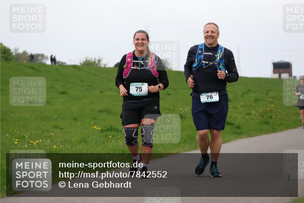 04.05.2025 - 8. Wedeler Halbmarathon Lena Gebhardt http://msf.ph/oto/7842552 04.05.2025 12:22:18 Laufen 75, 76 meine-sportfotos.de