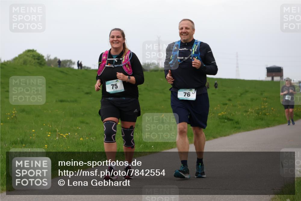 04.05.2025 - 8. Wedeler Halbmarathon Lena Gebhardt http://msf.ph/oto/7842554 04.05.2025 12:22:20 Laufen 25, 75, 76 meine-sportfotos.de