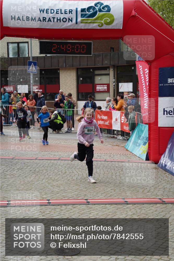04.05.2025 - 8. Wedeler Halbmarathon Felixshl http://msf.ph/oto/7842555 04.05.2025 12:48:57 Ziel 15, 43, 544, 905, 907, 956, 1061, 1069, 1107 meine-sportfotos.de