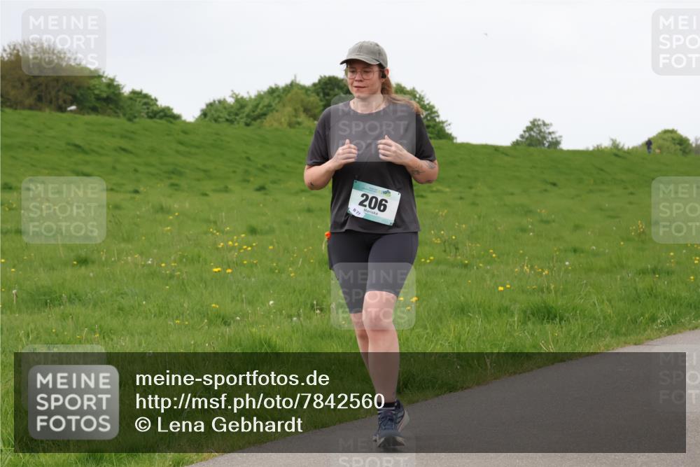 04.05.2025 - 8. Wedeler Halbmarathon Lena Gebhardt http://msf.ph/oto/7842560 04.05.2025 12:22:42 Laufen 206, 877 meine-sportfotos.de