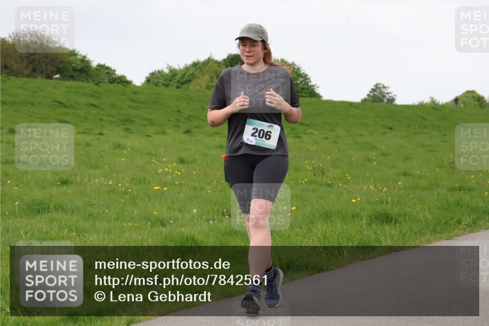 04.05.2025 - 8. Wedeler Halbmarathon Lena Gebhardt http://msf.ph/oto/7842561 04.05.2025 12:22:42 Laufen 206, 877 meine-sportfotos.de