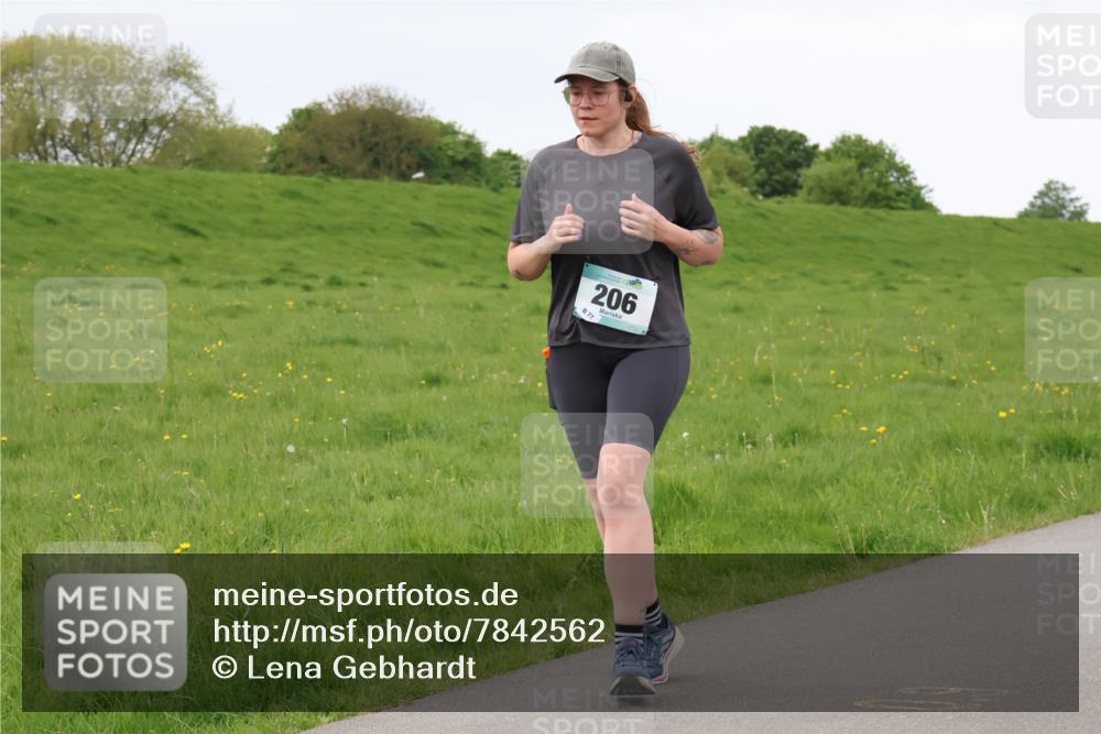 04.05.2025 - 8. Wedeler Halbmarathon Lena Gebhardt http://msf.ph/oto/7842562 04.05.2025 12:22:43 Laufen 206, 877 meine-sportfotos.de