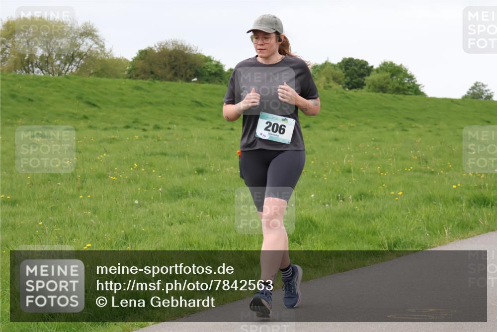 04.05.2025 - 8. Wedeler Halbmarathon Lena Gebhardt http://msf.ph/oto/7842563 04.05.2025 12:22:43 Laufen 206, 877 meine-sportfotos.de