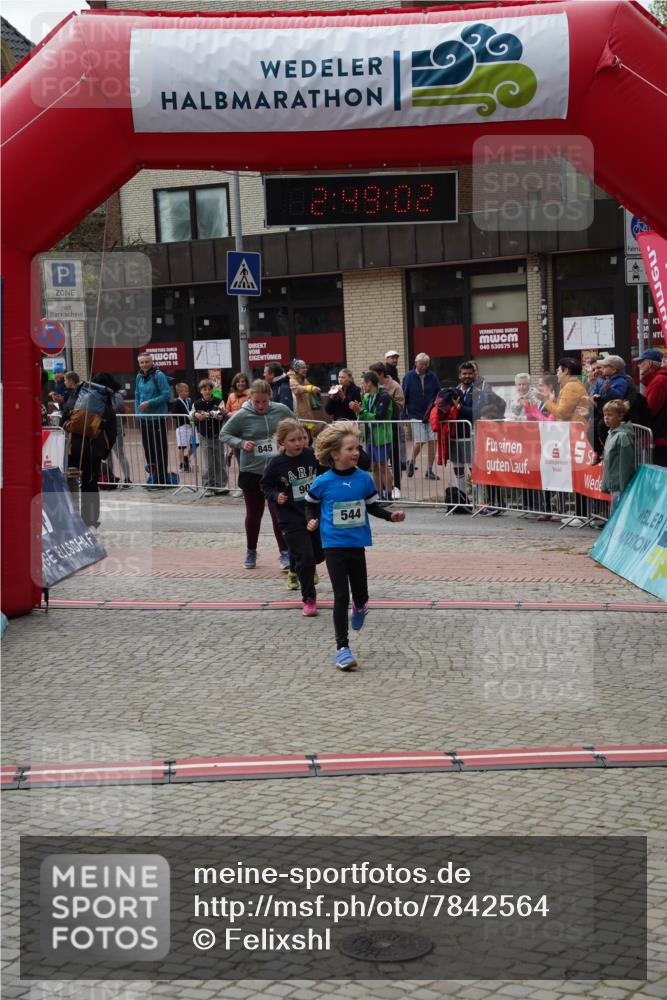 04.05.2025 - 8. Wedeler Halbmarathon Felixshl http://msf.ph/oto/7842564 04.05.2025 12:48:59 Ziel 15, 544, 845, 907, 956, 1069 meine-sportfotos.de