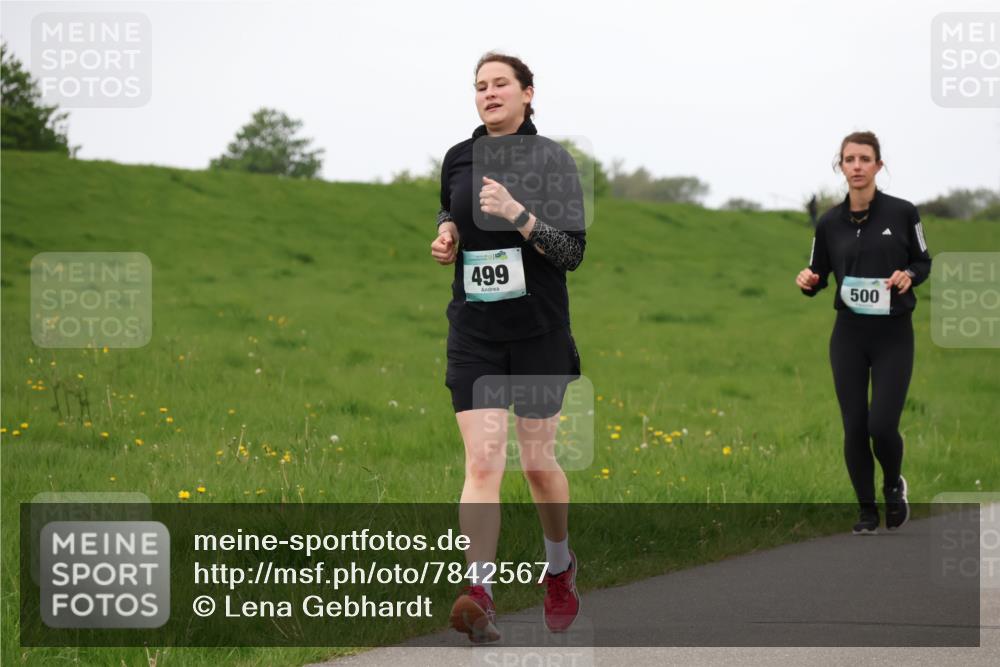 04.05.2025 - 8. Wedeler Halbmarathon Lena Gebhardt http://msf.ph/oto/7842567 04.05.2025 12:23:40 Laufen 499, 500 meine-sportfotos.de