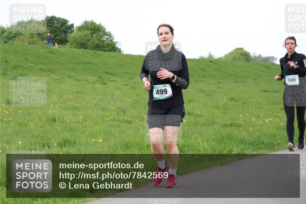 04.05.2025 - 8. Wedeler Halbmarathon Lena Gebhardt http://msf.ph/oto/7842569 04.05.2025 12:23:41 Laufen 499, 500 meine-sportfotos.de