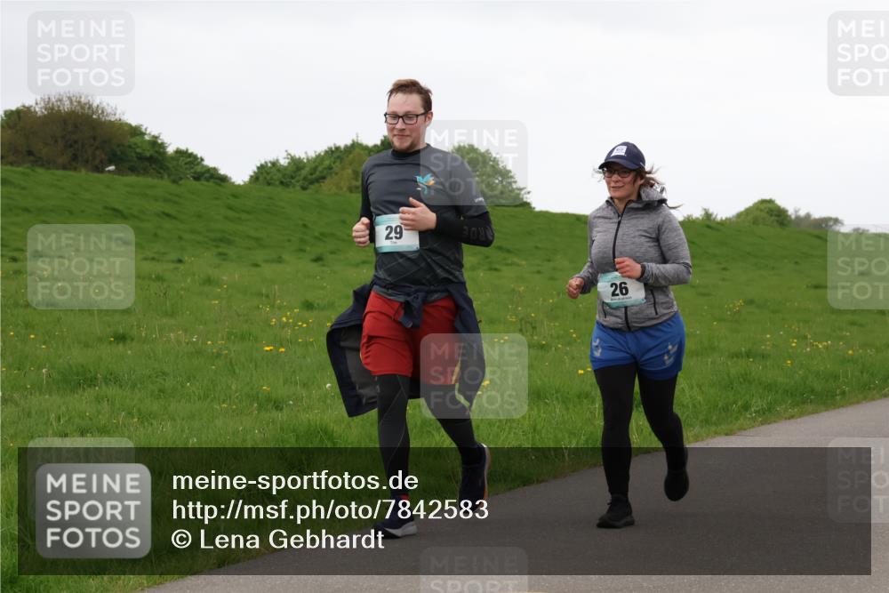 04.05.2025 - 8. Wedeler Halbmarathon Lena Gebhardt http://msf.ph/oto/7842583 04.05.2025 12:24:35 Laufen 29, 26 meine-sportfotos.de