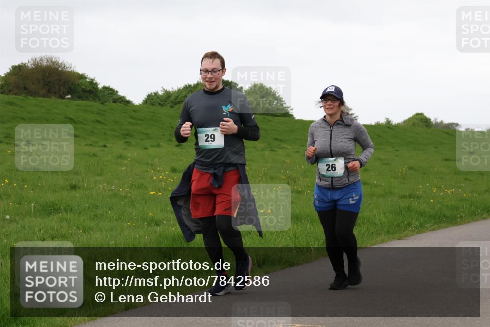 04.05.2025 - 8. Wedeler Halbmarathon Lena Gebhardt http://msf.ph/oto/7842586 04.05.2025 12:24:35 Laufen 29, 26 meine-sportfotos.de