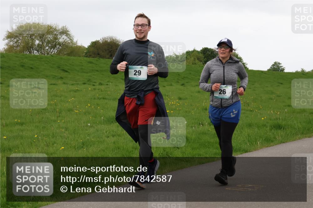04.05.2025 - 8. Wedeler Halbmarathon Lena Gebhardt http://msf.ph/oto/7842587 04.05.2025 12:24:36 Laufen 29, 29, 26 meine-sportfotos.de