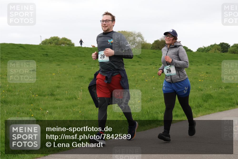 04.05.2025 - 8. Wedeler Halbmarathon Lena Gebhardt http://msf.ph/oto/7842589 04.05.2025 12:24:37 Laufen 29, 25, 26 meine-sportfotos.de