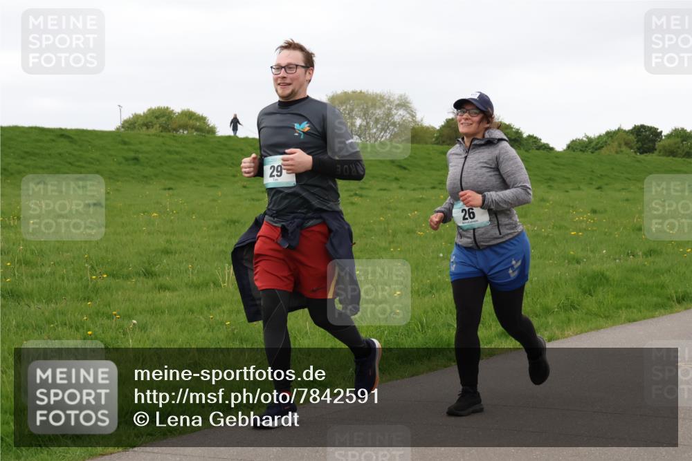 04.05.2025 - 8. Wedeler Halbmarathon Lena Gebhardt http://msf.ph/oto/7842591 04.05.2025 12:24:37 Laufen 29, 26 meine-sportfotos.de