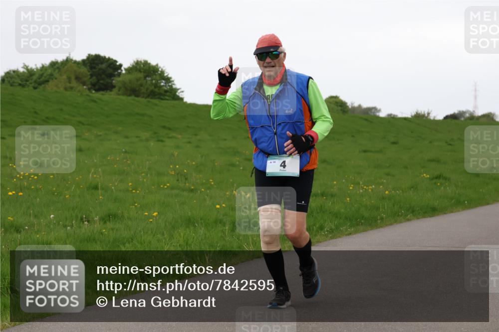 04.05.2025 - 8. Wedeler Halbmarathon Lena Gebhardt http://msf.ph/oto/7842595 04.05.2025 12:24:40 Laufen  meine-sportfotos.de