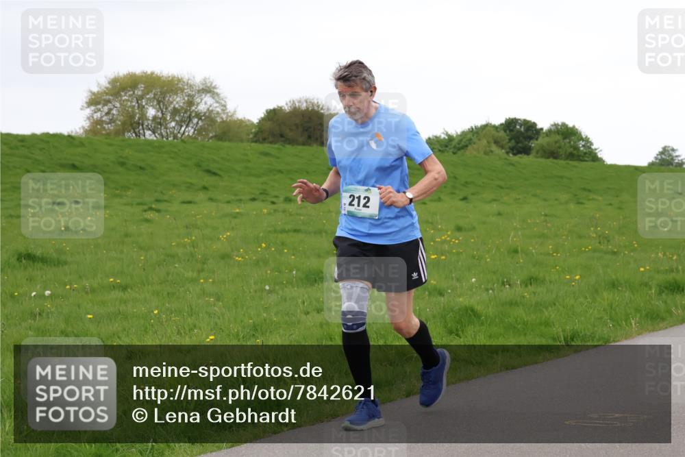 04.05.2025 - 8. Wedeler Halbmarathon Lena Gebhardt http://msf.ph/oto/7842621 04.05.2025 12:27:26 Laufen 212 meine-sportfotos.de