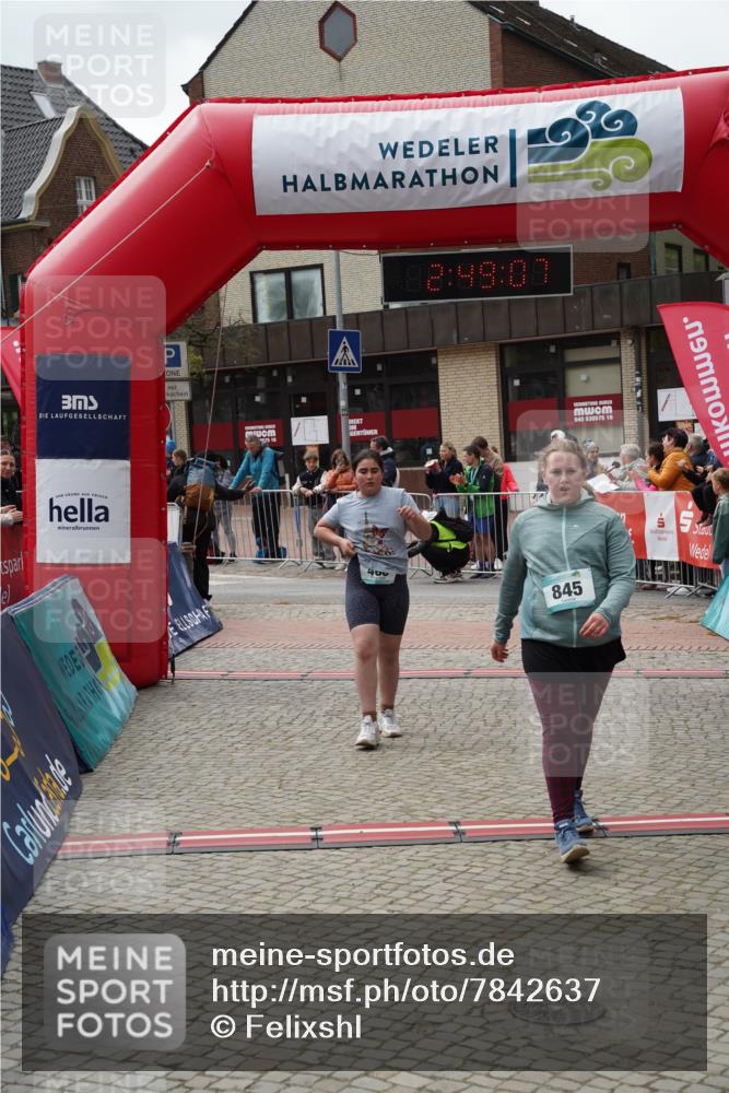 04.05.2025 - 8. Wedeler Halbmarathon Felixshl http://msf.ph/oto/7842637 04.05.2025 12:49:05 Ziel 15, 486, 544, 845, 907 meine-sportfotos.de